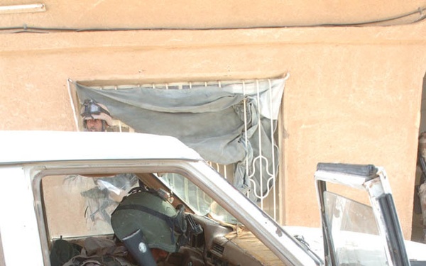 Soldiers follow insurgents' trail, secure city from harm
