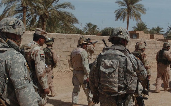 Soldiers follow insurgents' trail, secure city from harm
