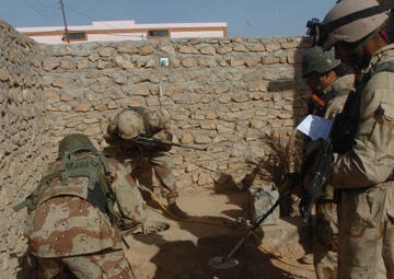 Soldiers follow insurgents' trail, secure city from harm