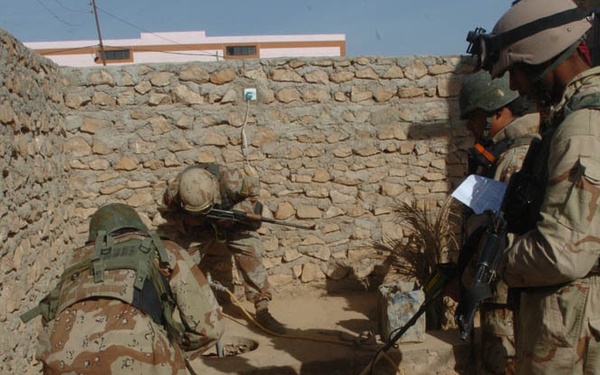 Soldiers follow insurgents' trail, secure city from harm