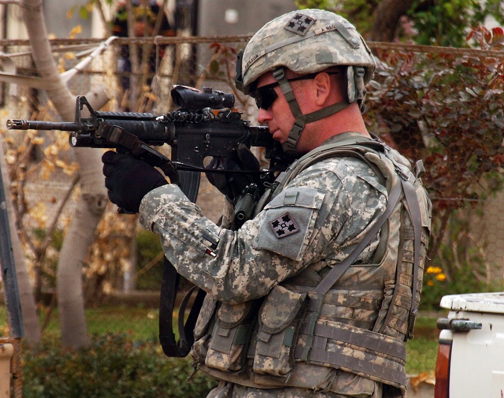 1-8 Inf. Regt. Works to Bring Security to East Mosul