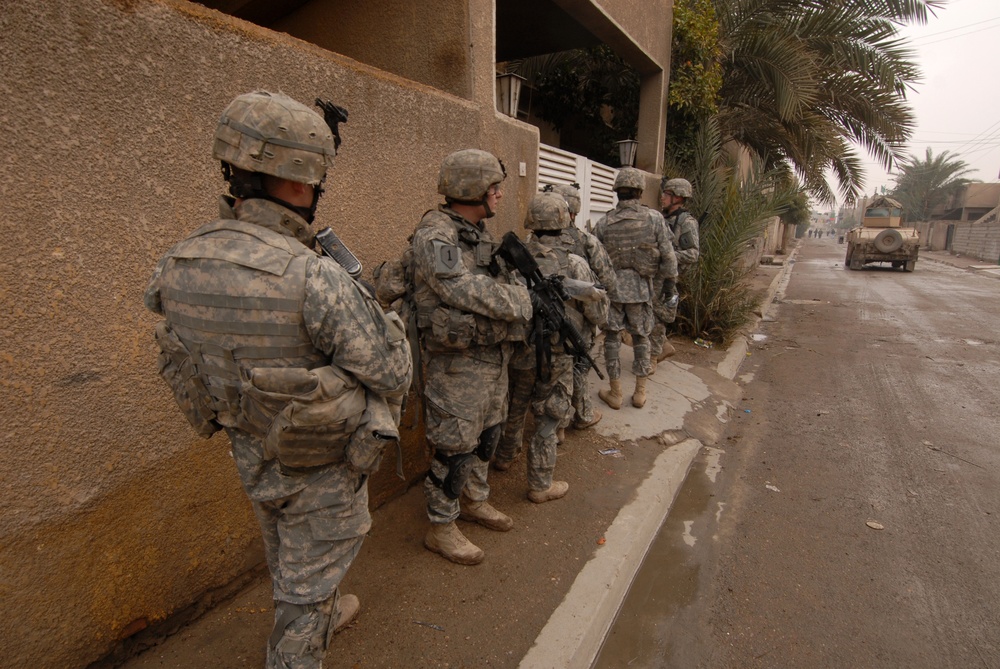 Soldiers Clear Weapon Cashes