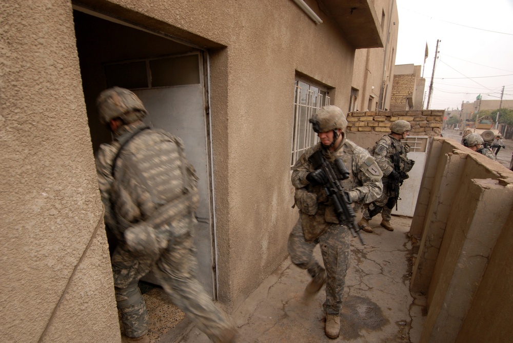 Soldiers Clear Weapon Cashes