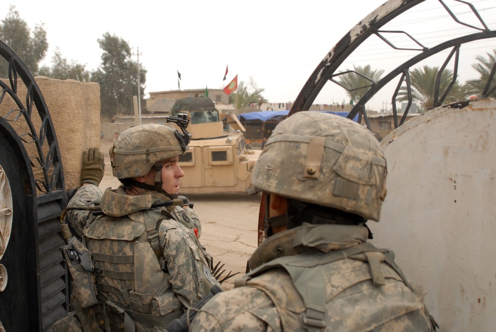 Soldiers Clear Weapon Cashes