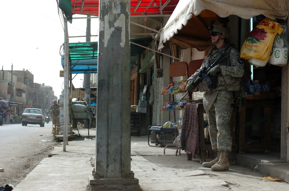 MND-B troops patrol western Baghdad