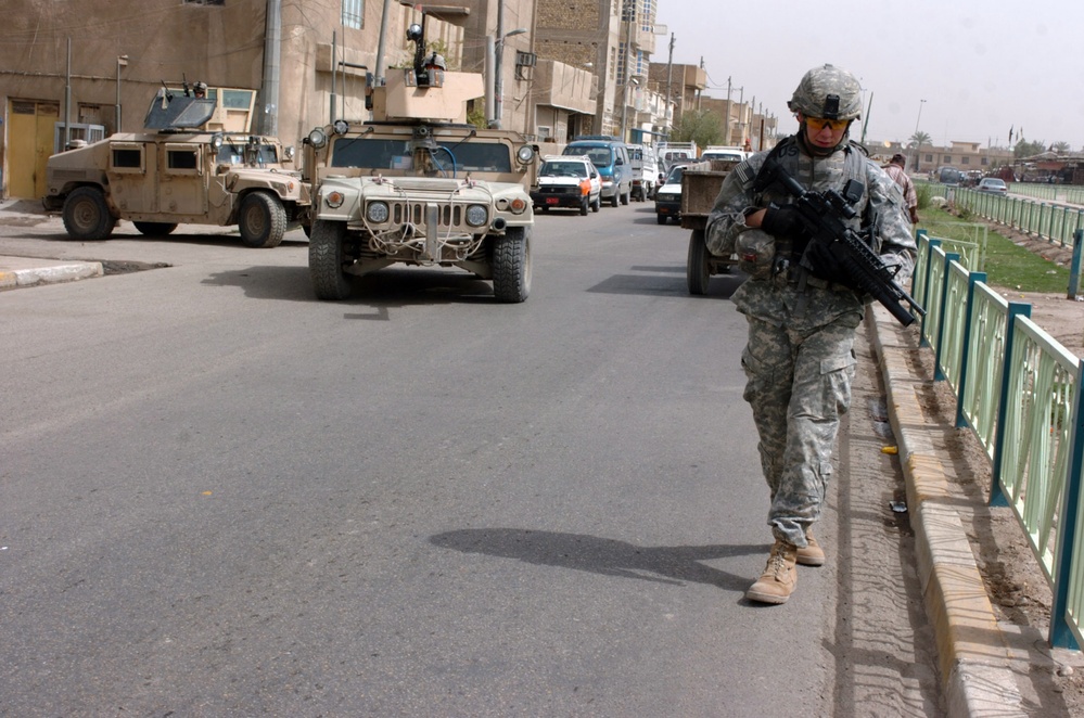 MND-B troops patrol western Baghdad