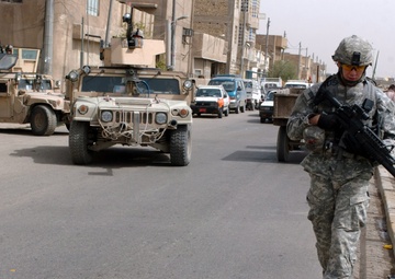 MND-B troops patrol western Baghdad