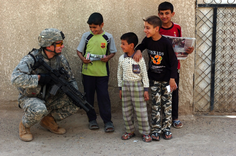 MND-B troops patrol western Baghdad