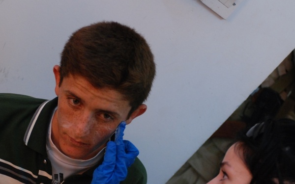 Georgians provide aid to local residents