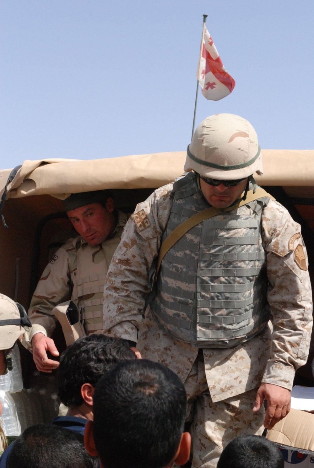 Georgians provide aid to local residents Georgians provide aid to local residents