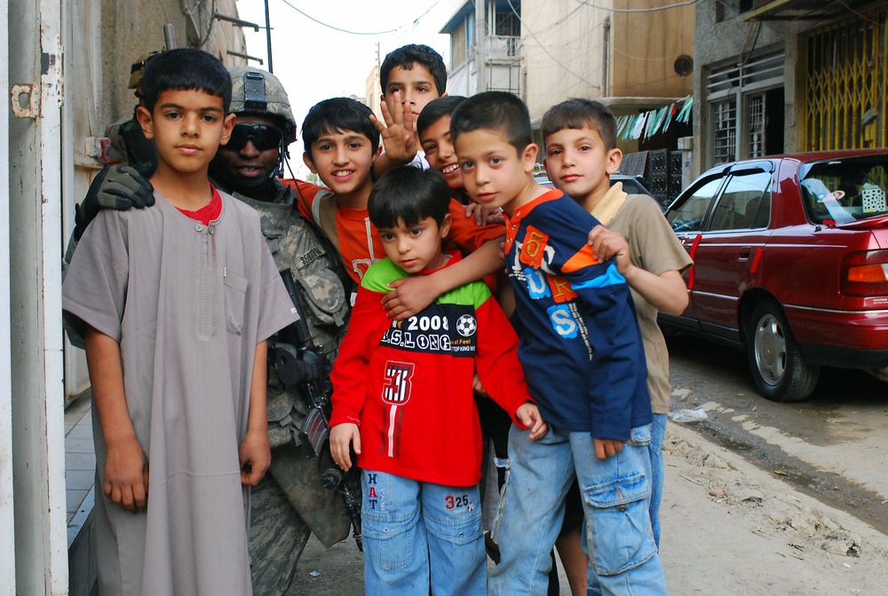 MND-B Soldiers conduct joint patrols with IA partners in Adhamiyah