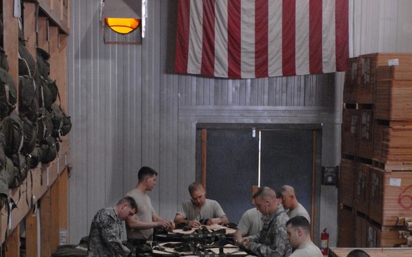 C-130 aircrews, Army riggers reach airdrop record