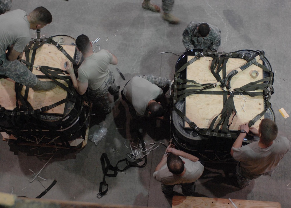 C-130 aircrews, Army riggers reach airdrop record