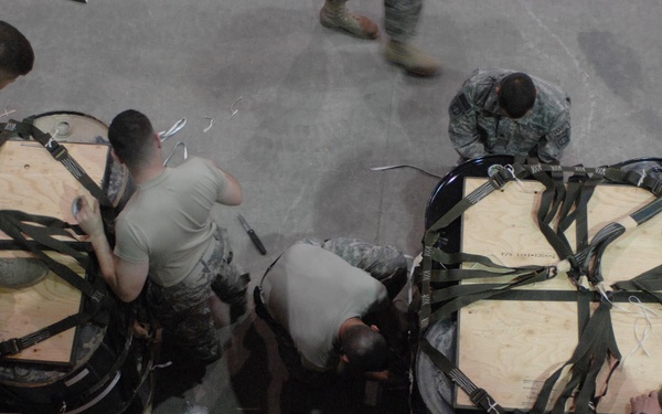 C-130 aircrews, Army riggers reach airdrop record