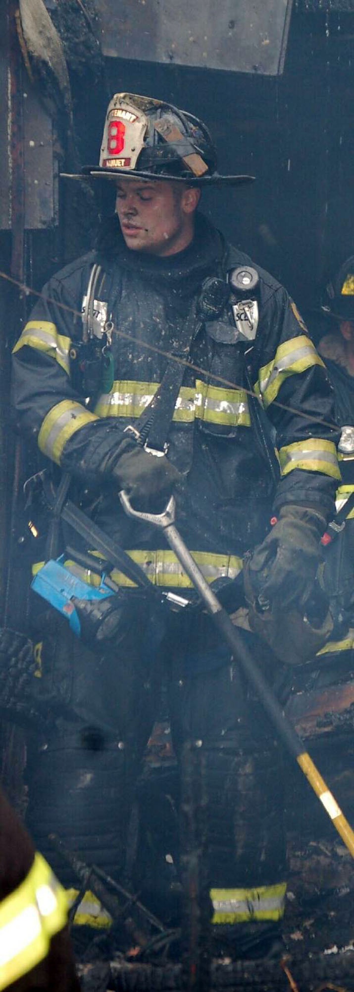 NYC firefighter leaves NY to fight fire in Iraq