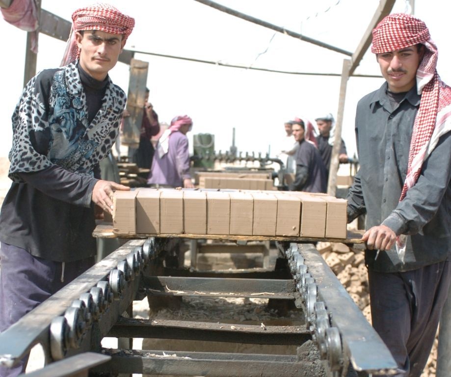 Iraqi brick factory approaches pre-war capacity