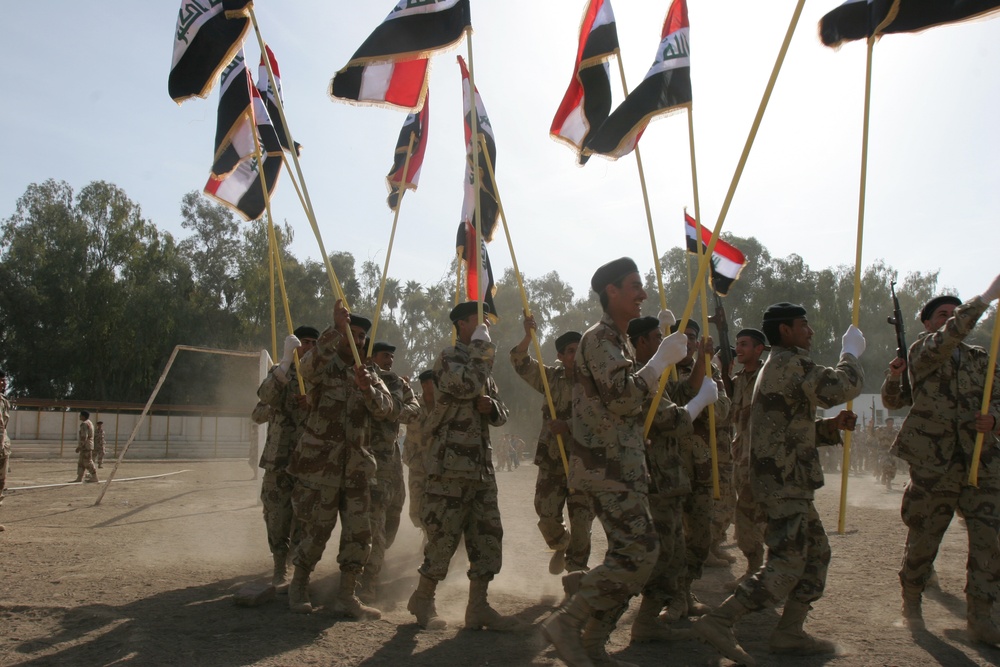 Iraqi Soldiers Graduate Basic Training