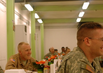 Comics entertain 3rd Combat Aviation Brigade Soldiers