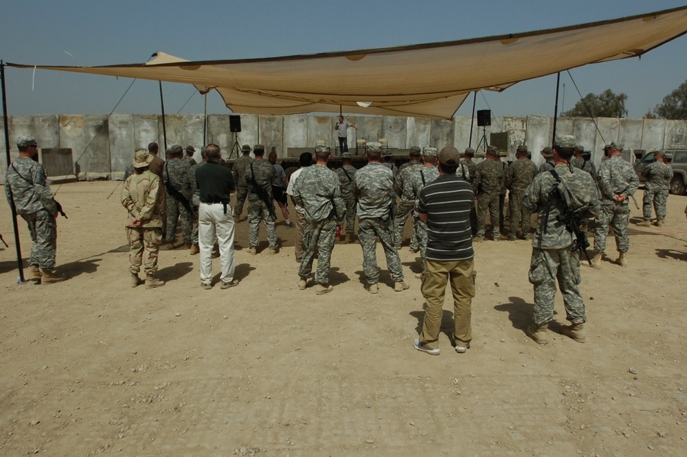 Comedians pull out last-minute comedy show for troops