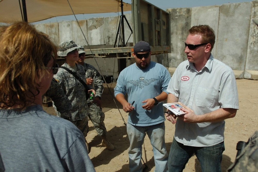 Comedians pull out last-minute comedy show for troops