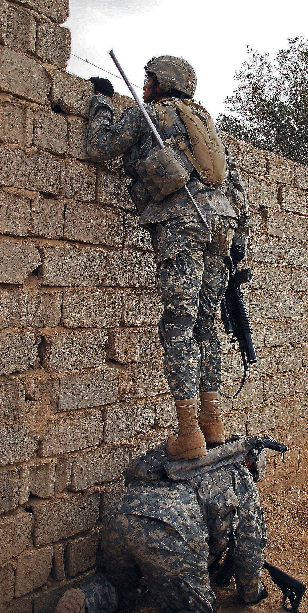 1-38th Soldiers Clear Village Near Baqouba