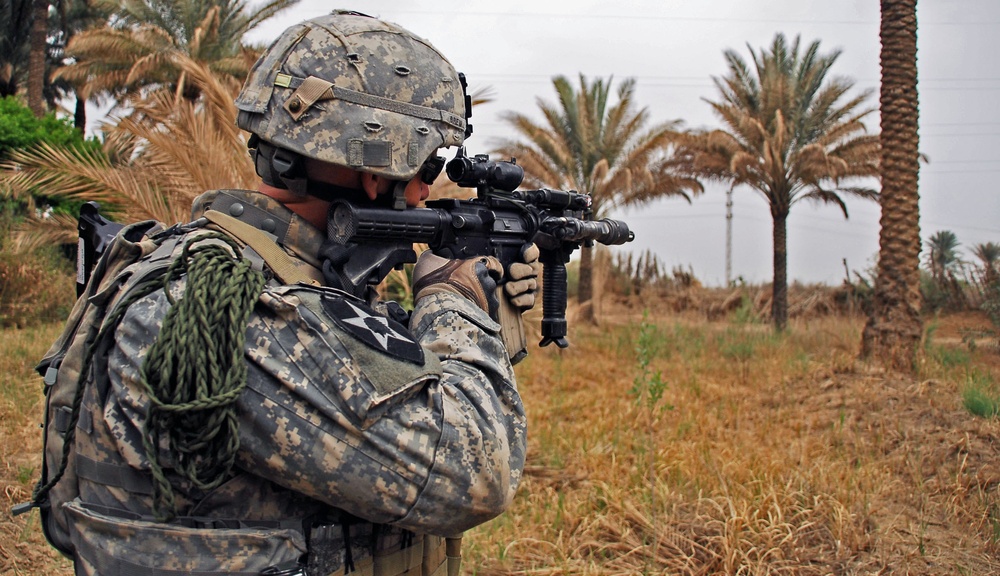 1-38th Soldiers Clear Village Near Baqouba