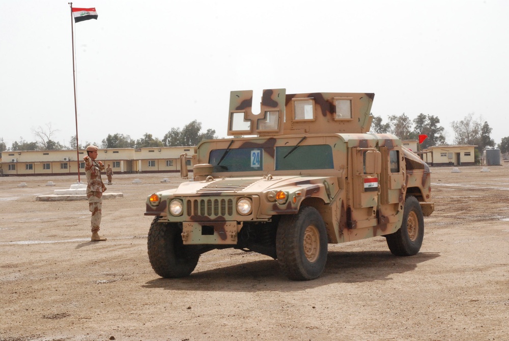 U.S. Army transfers Humvees to ISF