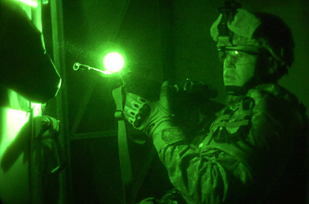 Daily mission doesn't end with setting sun for 5-25 FA Soldiers