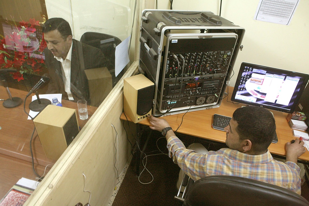 Fallujah citizens' voices heard over airwaves