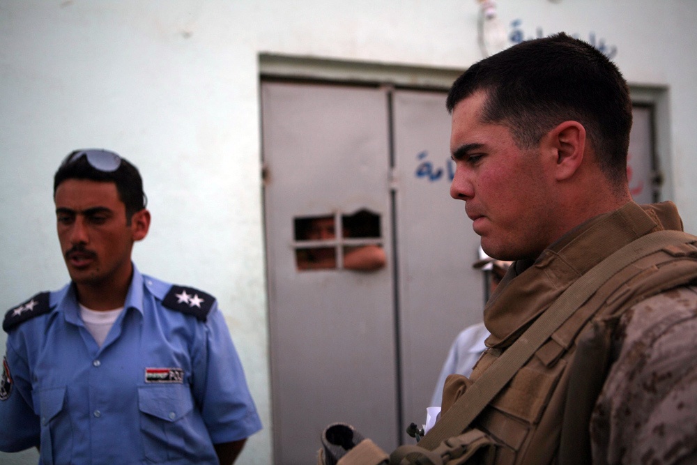 Marines visit hospital and Iraqi police station