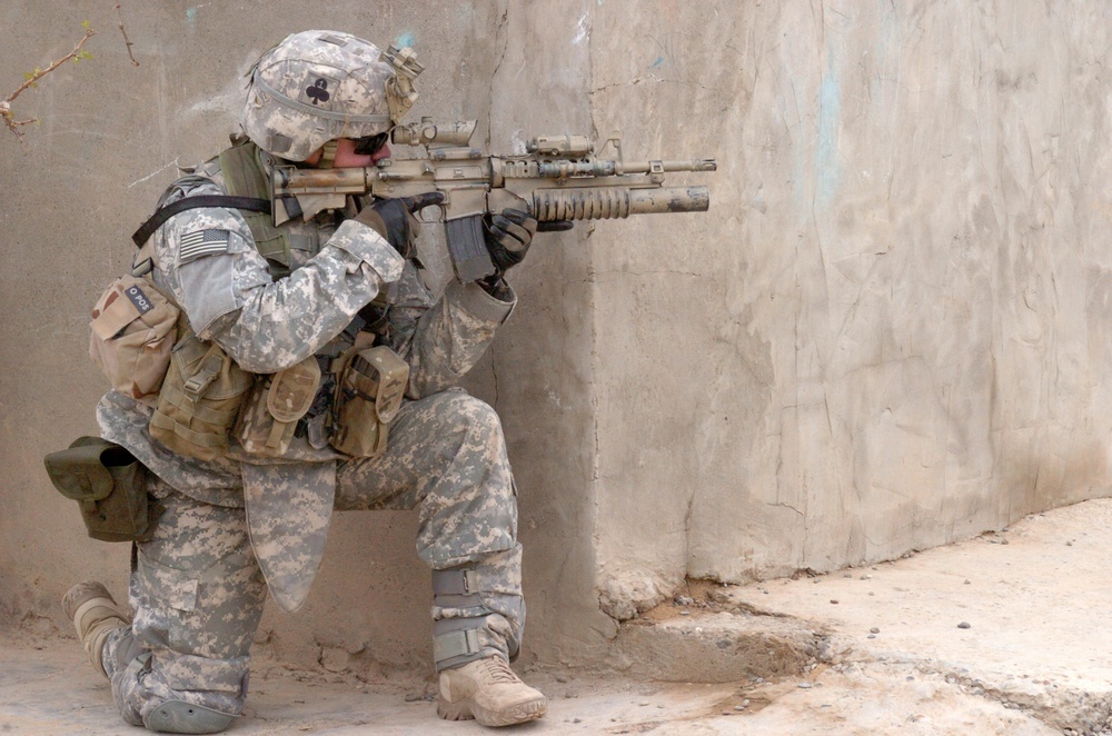 On the lookout in Mezra, Iraq On the lookout in Mezra, Iraq