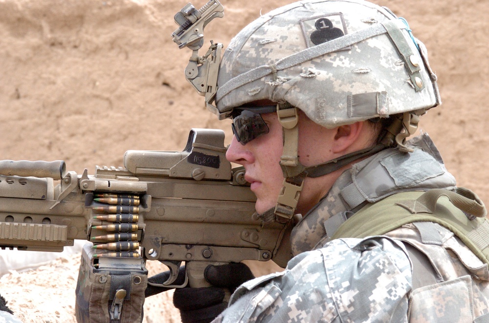 On the lookout in Mezra, Iraq On the lookout in Mezra, Iraq