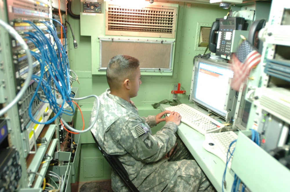 Communications Soldiers keep Rakkasans connected