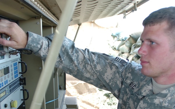 Communications Soldiers keep Rakkasans connected