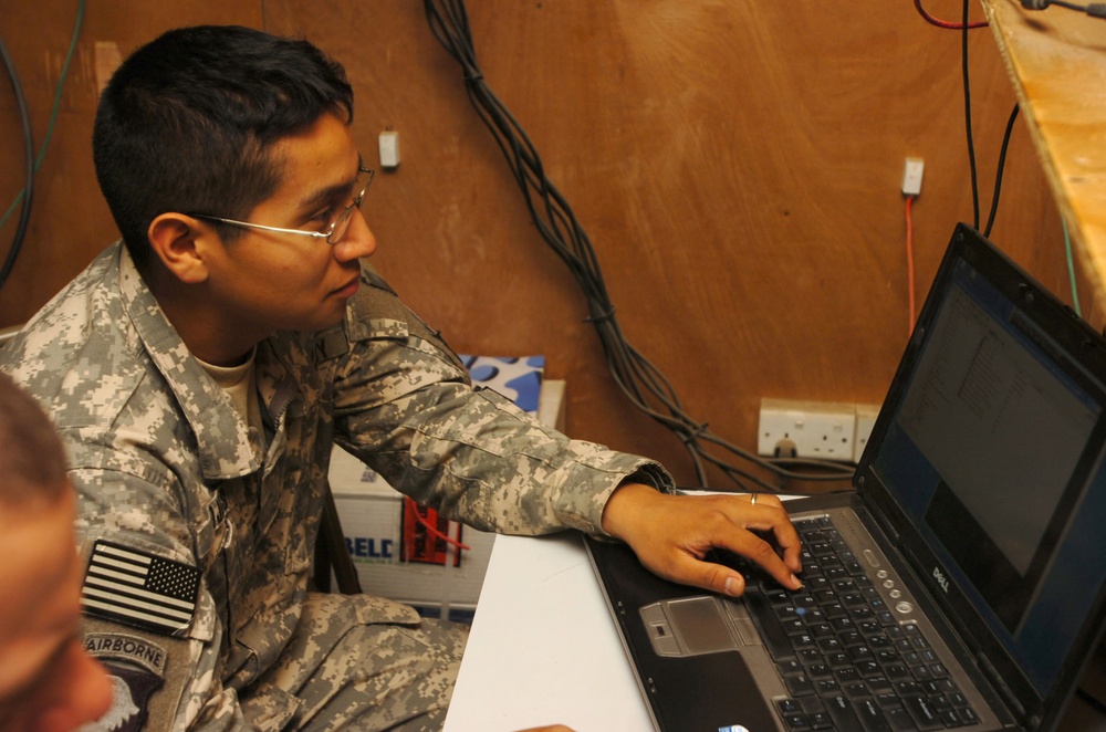 Communications Soldiers keep Rakkasans connected
