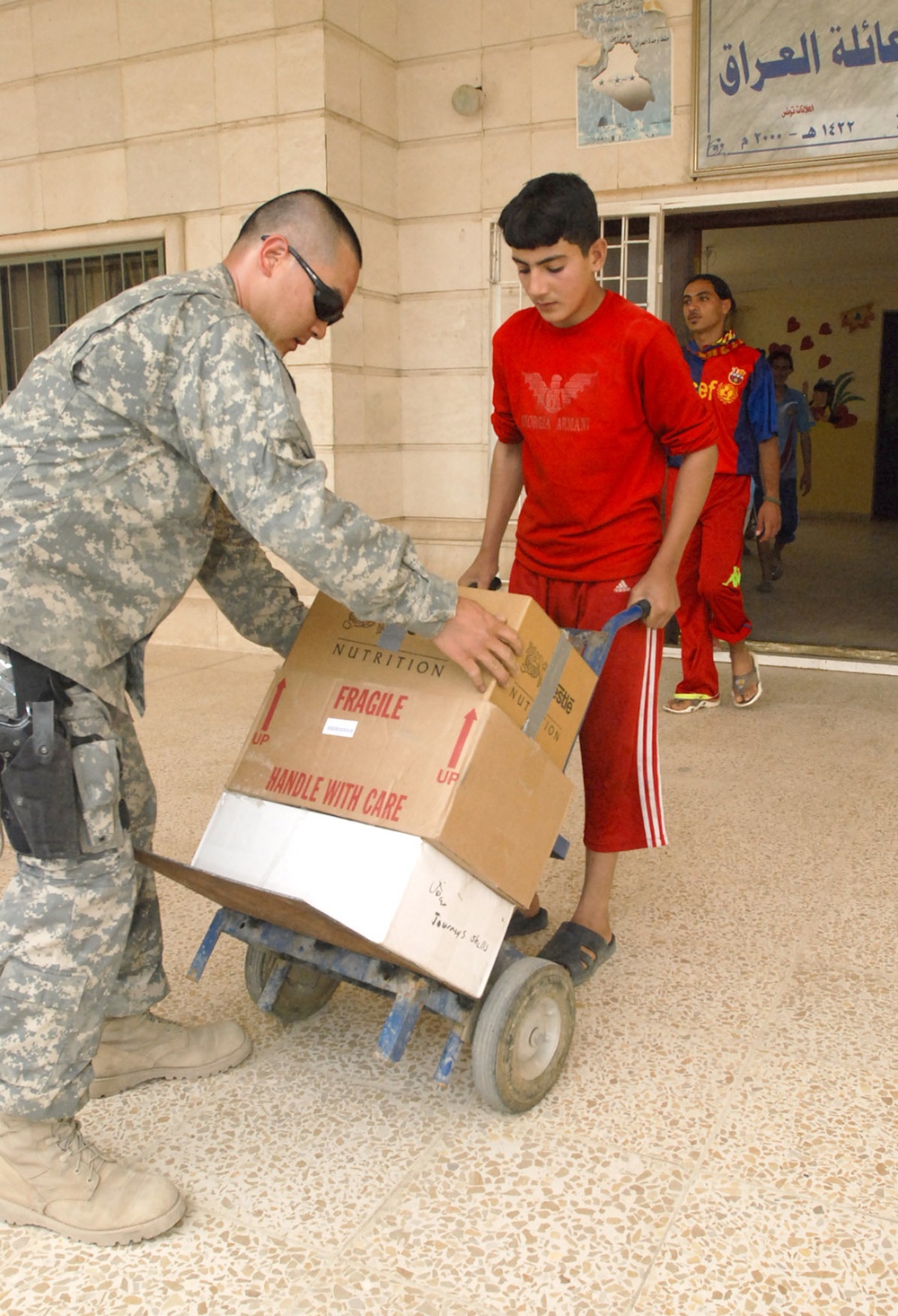 Multi-National Division - Baghdad Soldiers bring gifts to Victory Base Complex area school