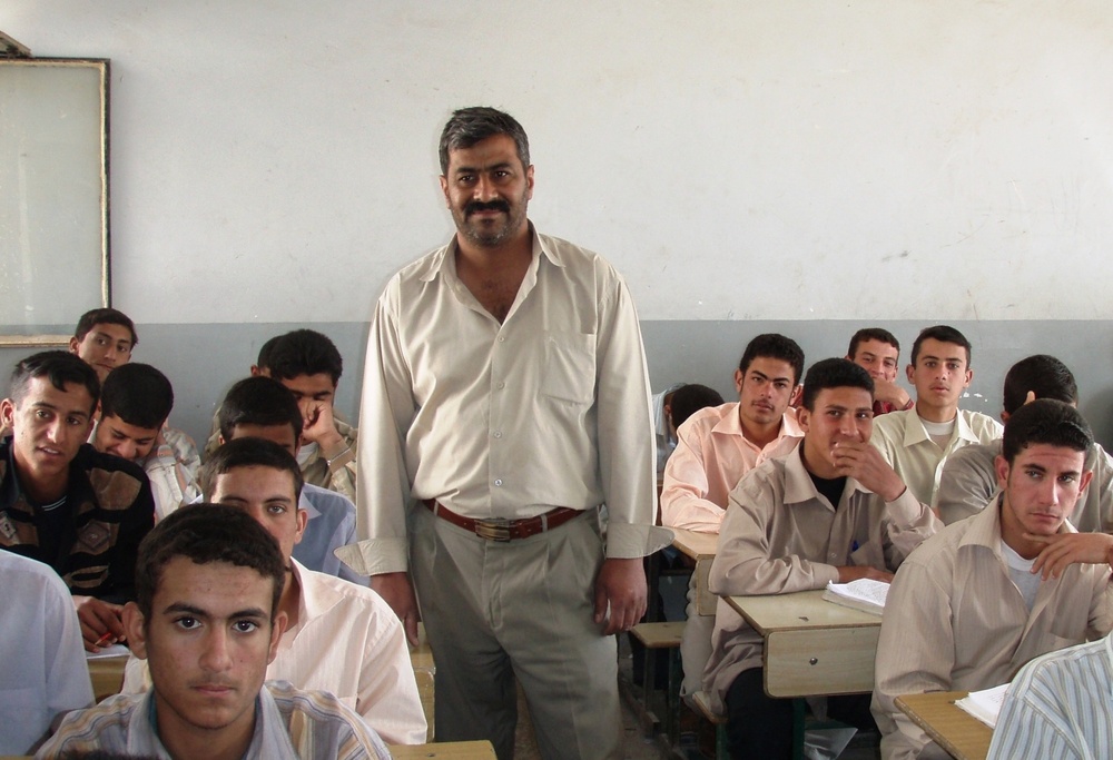 Jurf as Sakhr school receives classroom supplies