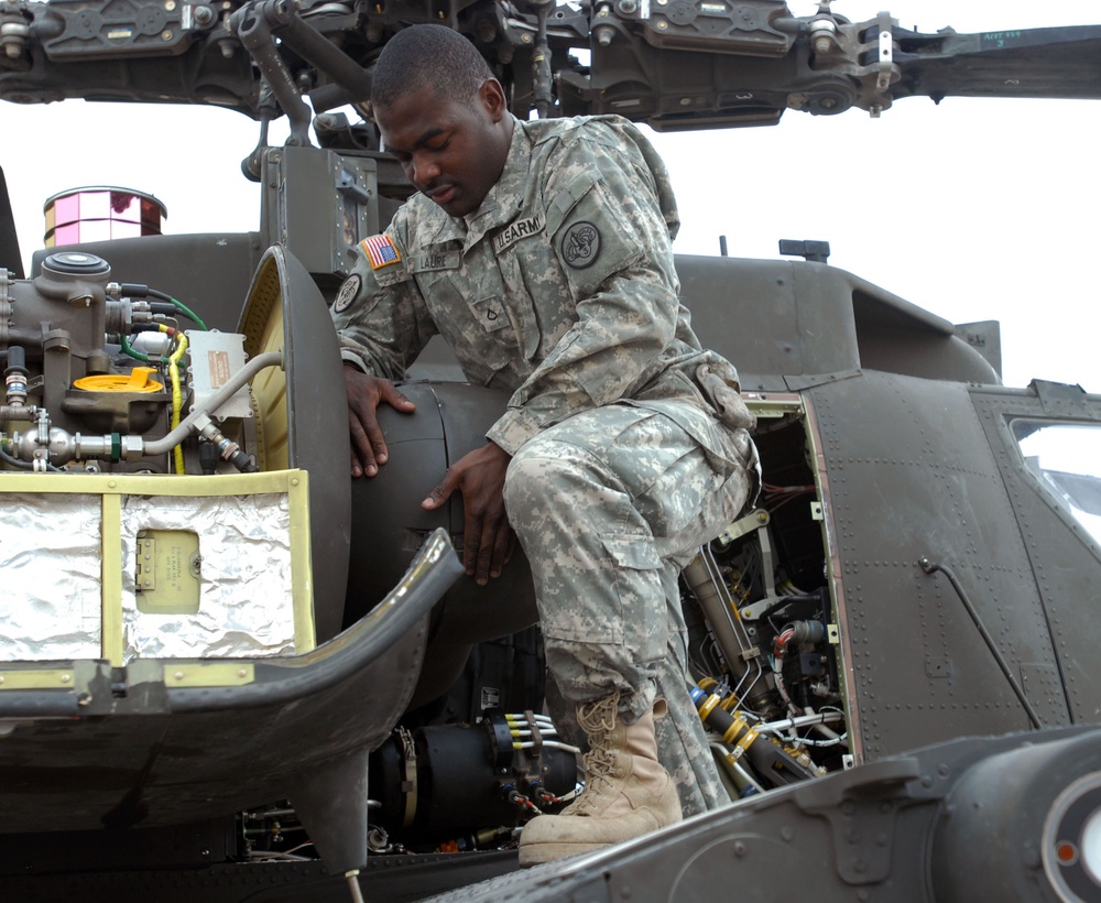 TF XII apache maintainers crank up maintenance to keep up with 'frequent flyer miles'