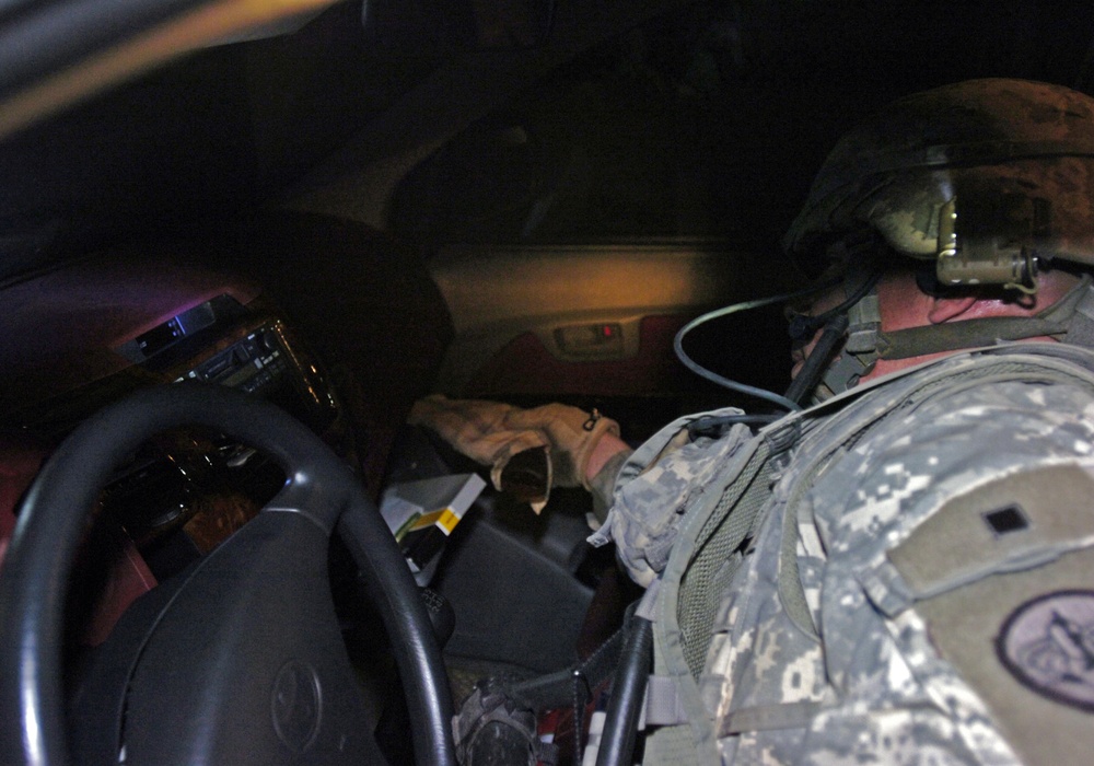 Bandit conducts raid, nabs financier