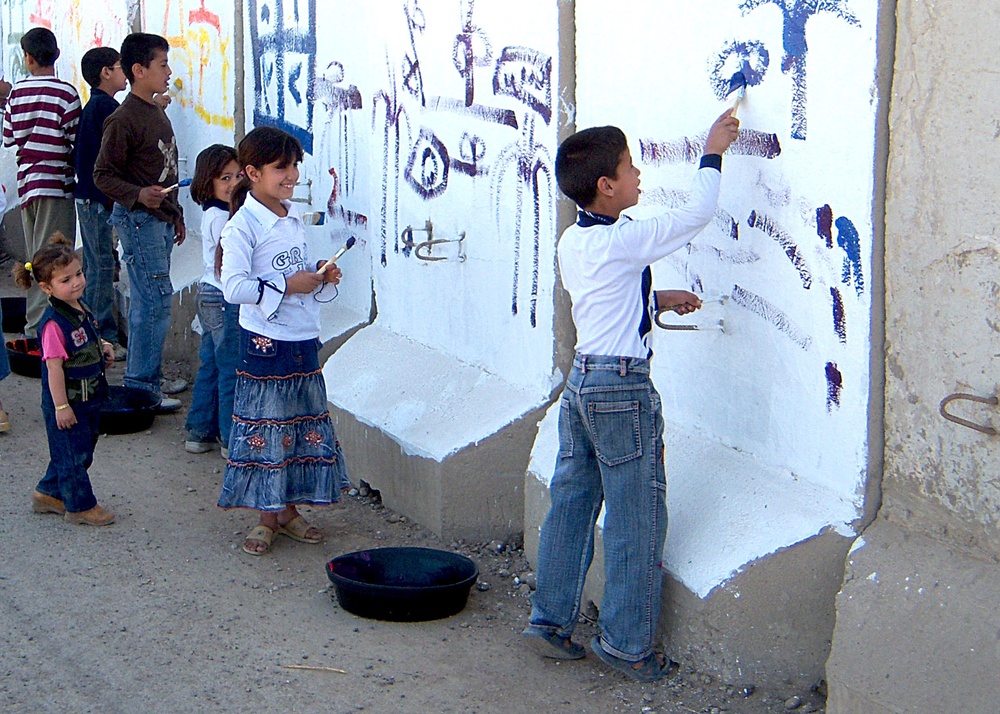 Iraqi children demonstrate artistic skills