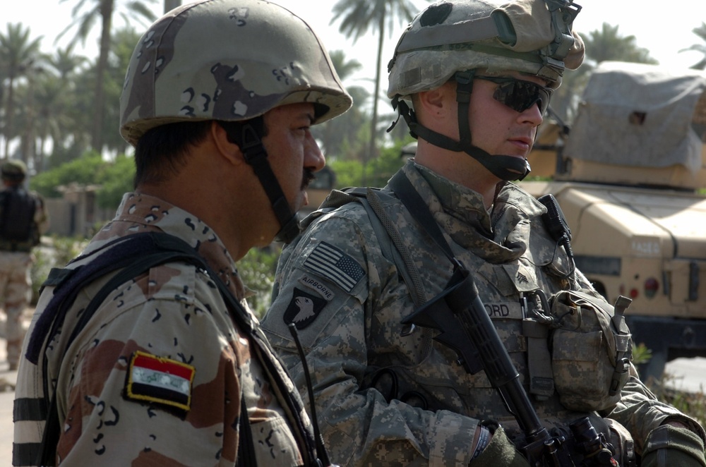 MND-B Soldiers maintain presence, inspect IA checkpoints in Kadhamiyah