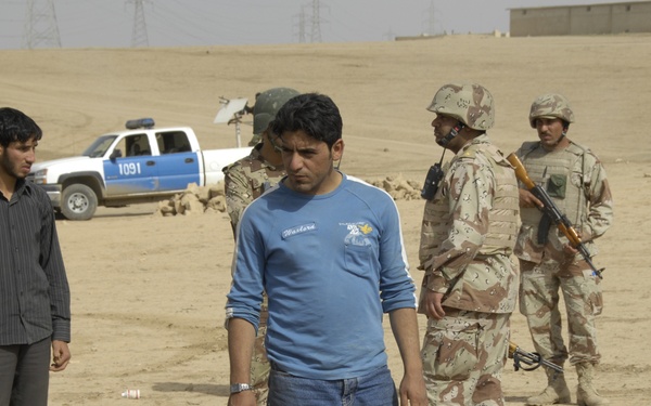 Hostage attempts to identify captors