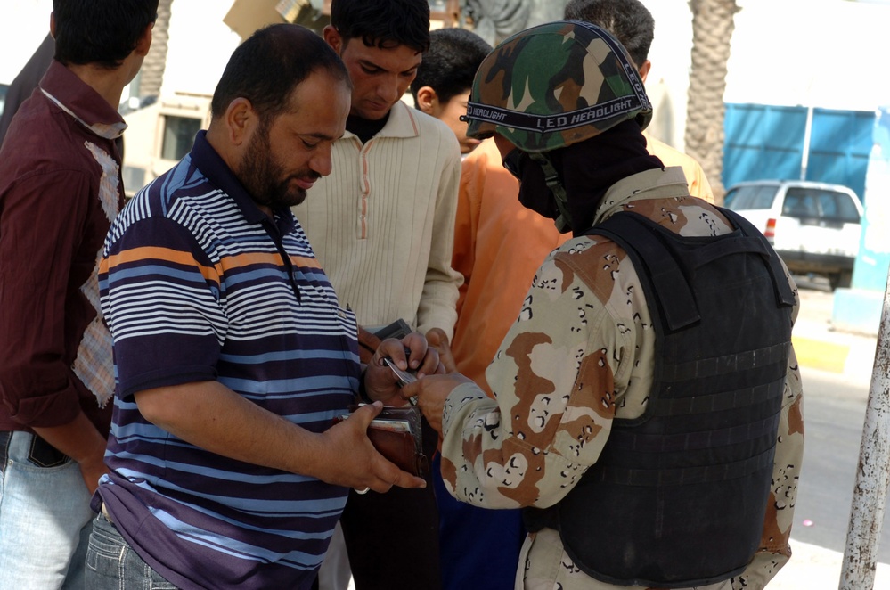 ISF continues to man checkpoints in Kadhamiyah