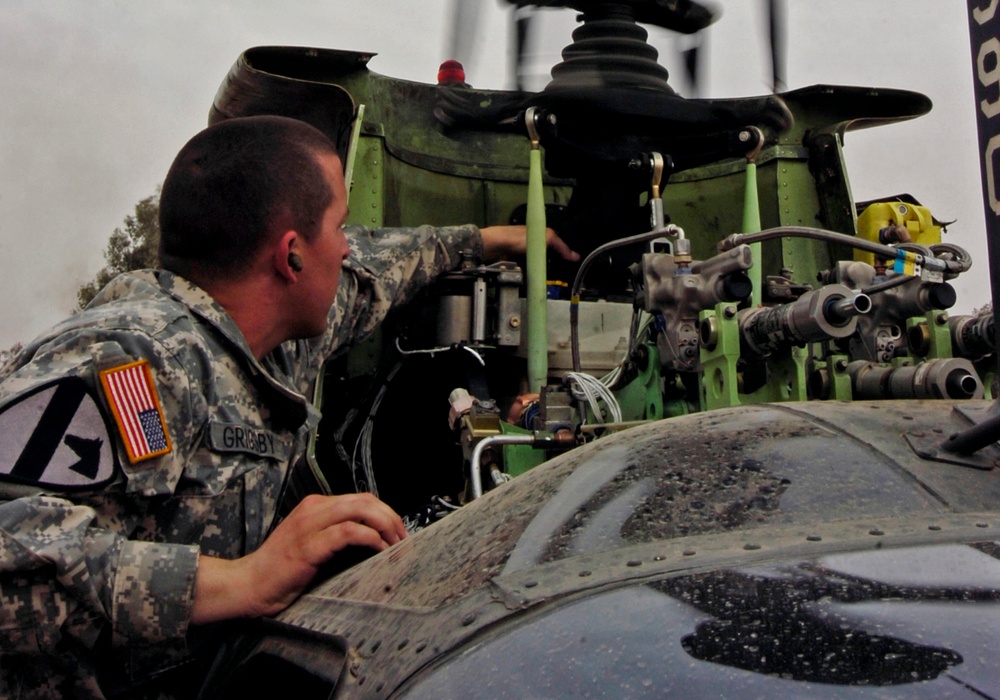 Keeping the fight aloft Kiowa mechanics maintain helicopters