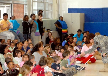 America Supports You: Fort Myer Kids Get to Clown Around
