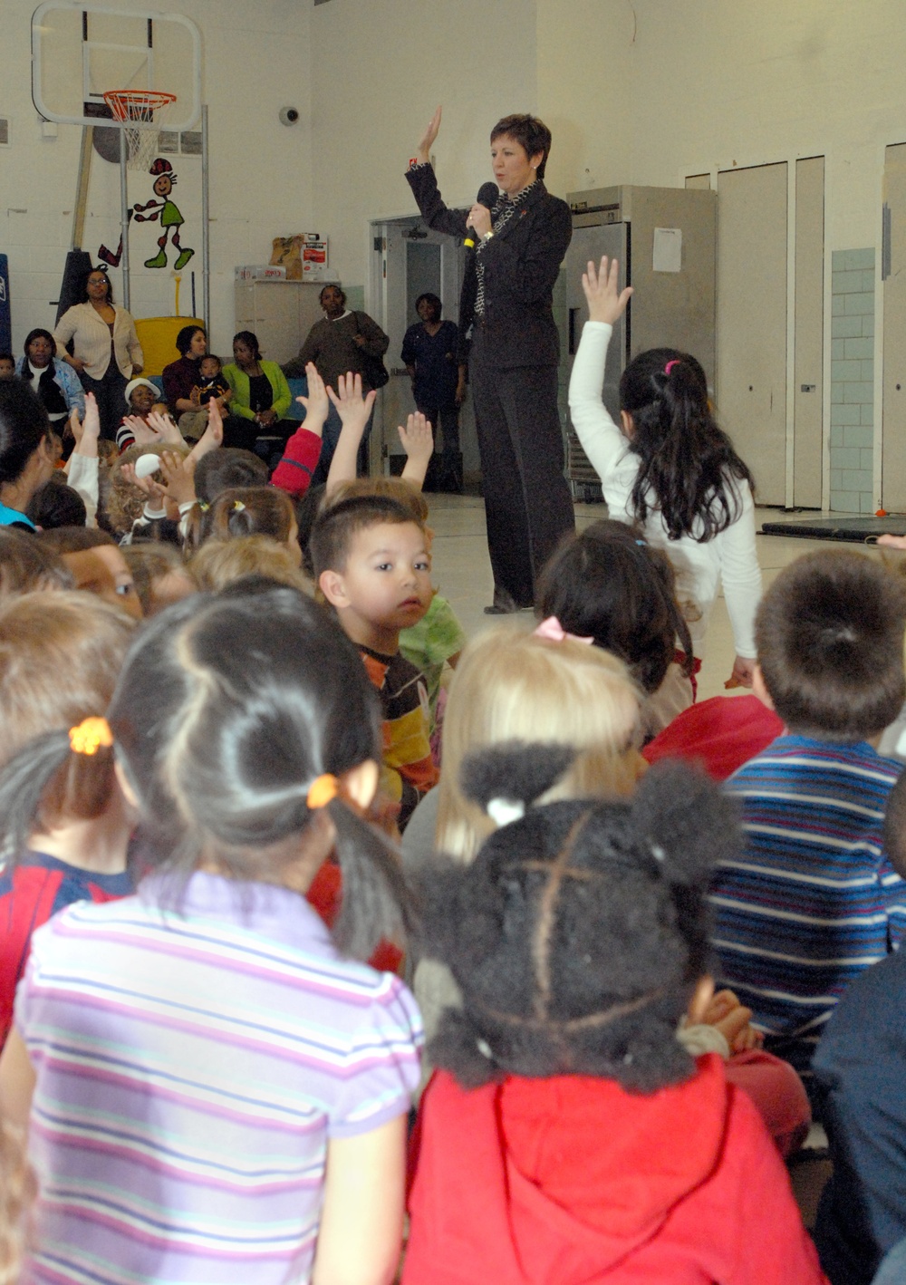America Supports You: Fort Myer Kids Get to Clown Around