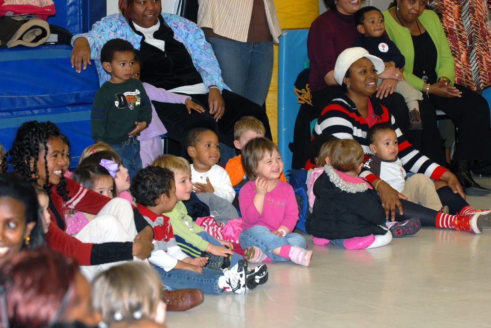 America Supports You: Fort Myer Kids Get to Clown Around