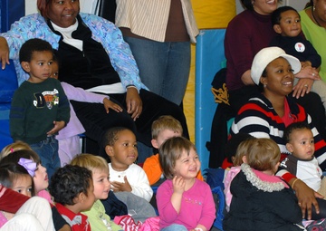 America Supports You: Fort Myer Kids Get to Clown Around