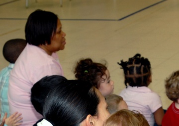 America Supports You: Fort Myer Kids Get to Clown Around