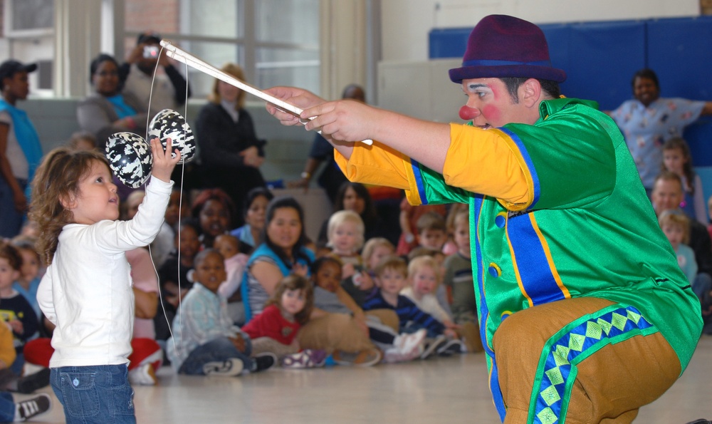 America Supports You: Fort Myer Kids Get to Clown Around